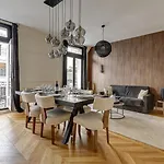 Apartment Triomphe - A Paris