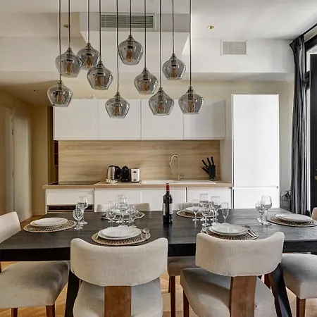 Triomphe - A Apartment *