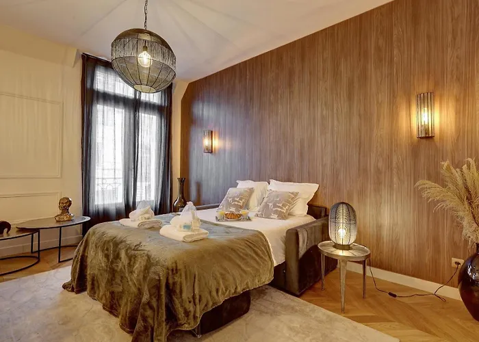 아파트 Triomphe - A *